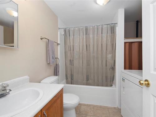 7997 Island Hwy North, Black Creek, BC - Indoor Photo Showing Bathroom