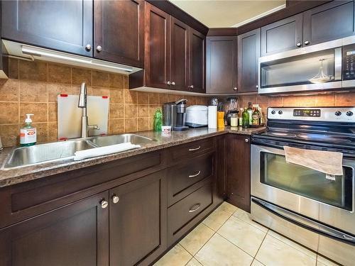202-6149 Washington Way, Nanaimo, BC - Indoor Photo Showing Kitchen With Double Sink