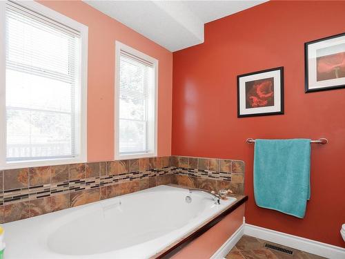 6250 Azure Rd, Nanaimo, BC - Indoor Photo Showing Bathroom