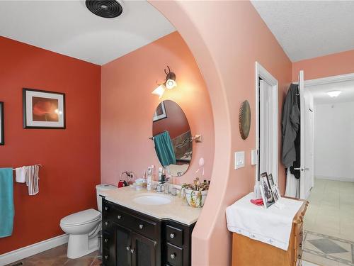6250 Azure Rd, Nanaimo, BC - Indoor Photo Showing Bathroom