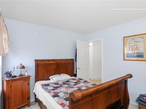 6250 Azure Rd, Nanaimo, BC - Indoor Photo Showing Bedroom