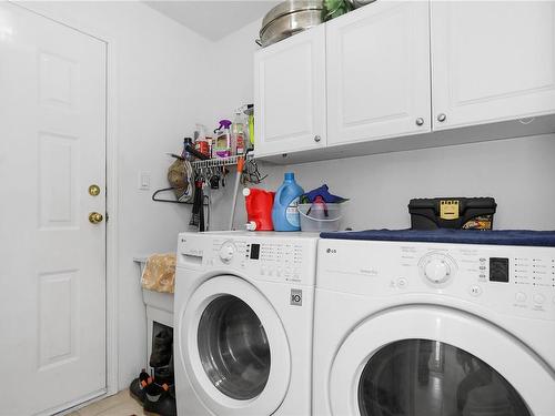 6250 Azure Rd, Nanaimo, BC - Indoor Photo Showing Laundry Room