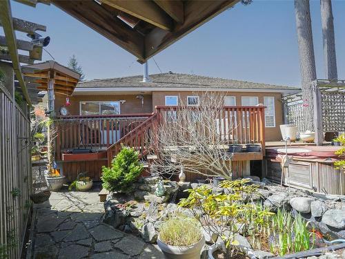 6250 Azure Rd, Nanaimo, BC - Outdoor With Deck Patio Veranda