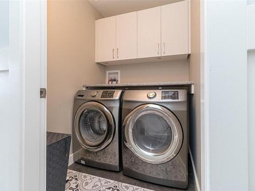 1112 Braeburn Ave, Langford, BC - Indoor Photo Showing Laundry Room