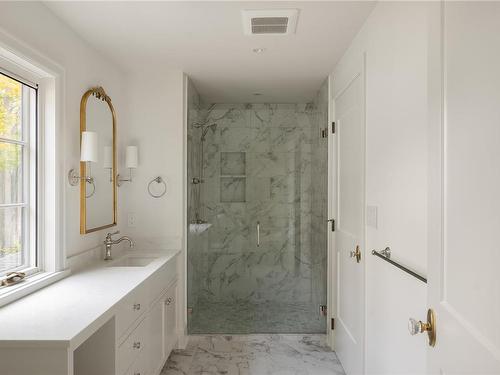 1307 Transit Rd, Oak Bay, BC - Indoor Photo Showing Bathroom