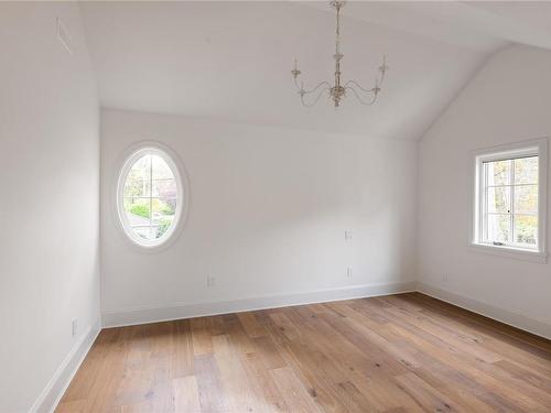 1307 Transit Rd, Oak Bay, BC - Indoor Photo Showing Other Room