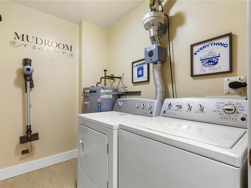 402-194 Beachside Dr, Parksville, BC - Indoor Photo Showing Laundry Room