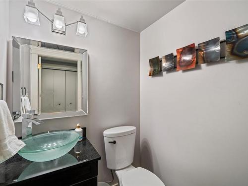 763 Helvetia Cres, Saanich, BC - Indoor Photo Showing Bathroom