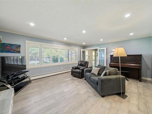 763 Helvetia Cres, Saanich, BC - Indoor Photo Showing Living Room