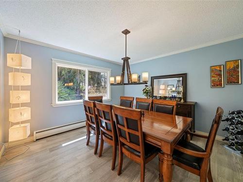 763 Helvetia Cres, Saanich, BC - Indoor Photo Showing Dining Room