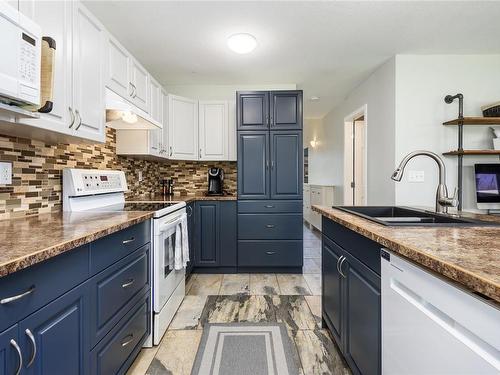 2226 Heron Cres, Comox, BC - Indoor Photo Showing Kitchen With Double Sink