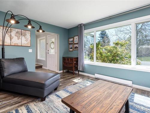 2226 Heron Cres, Comox, BC - Indoor Photo Showing Living Room