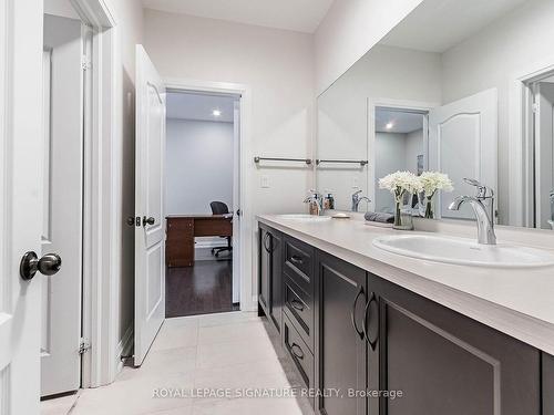 24 Foxtail Crt, Halton Hills, ON - Indoor Photo Showing Bathroom