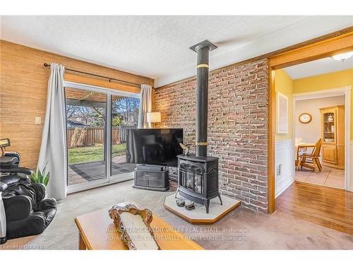 28 Parkview Pl, Brampton, ON - Indoor Photo Showing Living Room With Fireplace