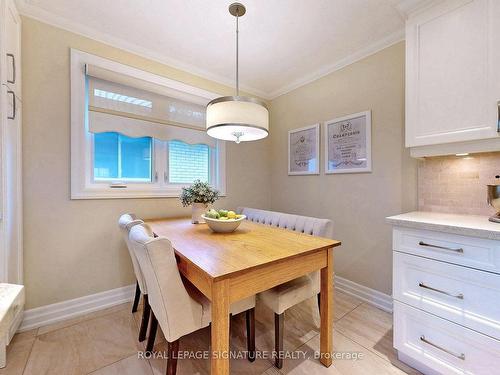 2046 Family Cres, Mississauga, ON - Indoor Photo Showing Dining Room