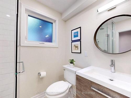 2046 Family Cres, Mississauga, ON - Indoor Photo Showing Bathroom