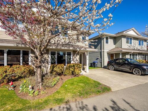 116-1500 Cumberland Rd, Courtenay, BC - Outdoor