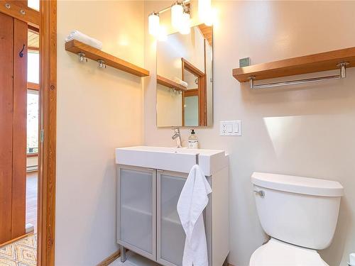 8540 West Coast Rd, Sooke, BC - Indoor Photo Showing Bathroom