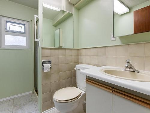 3622 Apsley Ave, Nanaimo, BC - Indoor Photo Showing Bathroom