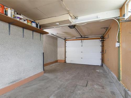 3622 Apsley Ave, Nanaimo, BC - Indoor Photo Showing Garage