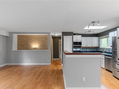 3622 Apsley Ave, Nanaimo, BC - Indoor Photo Showing Kitchen
