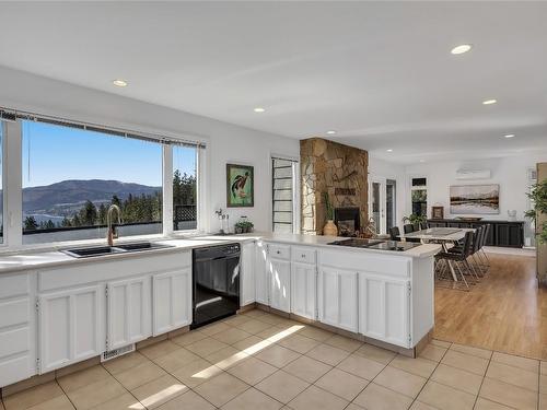 3943 Trepanier Heights Place, Peachland, BC - Indoor Photo Showing Kitchen With Double Sink