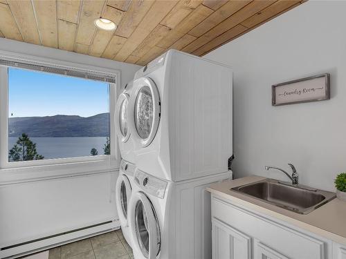 3943 Trepanier Heights Place, Peachland, BC - Indoor Photo Showing Laundry Room