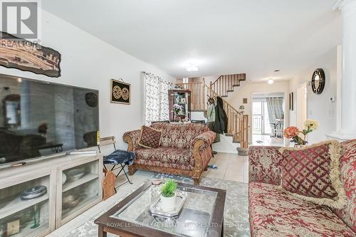 3403 Bruzan Cres, Mississauga, ON - Indoor Photo Showing Living Room