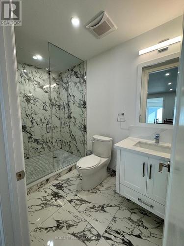 23 Antonio Crt, Toronto, ON - Indoor Photo Showing Bathroom