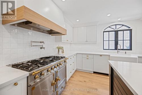 2048 Peak Pl, Oakville, ON - Indoor Photo Showing Kitchen With Upgraded Kitchen