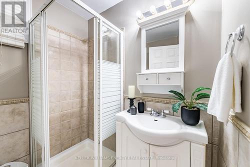 888 Swiss Heights, Oshawa, ON - Indoor Photo Showing Bathroom