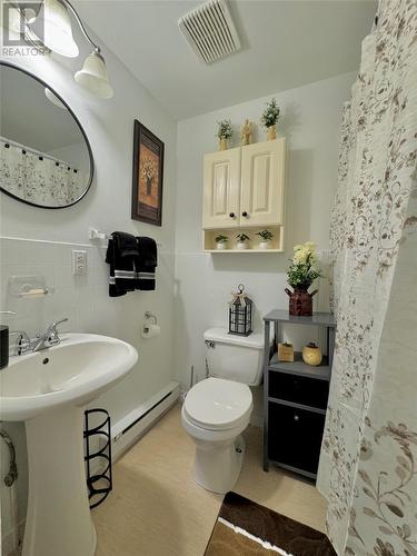 7 Vardys Avenue, Clarenville, NL - Indoor Photo Showing Bathroom