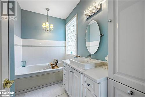 491 Aberdeen Boulevard, Midland, ON - Indoor Photo Showing Bathroom