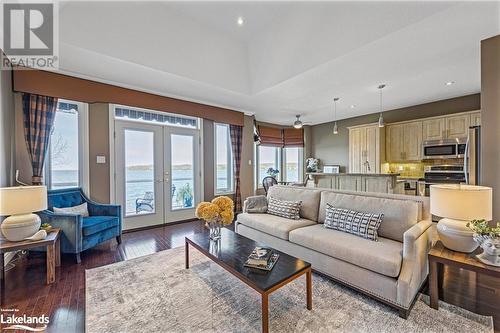 491 Aberdeen Boulevard, Midland, ON - Indoor Photo Showing Living Room