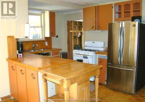 102 Victoria Avenue, Ridgetown, ON - Indoor Photo Showing Kitchen With Double Sink