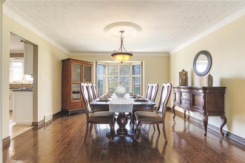 7254 Mud Street E, Grimsby, ON - Indoor Photo Showing Dining Room
