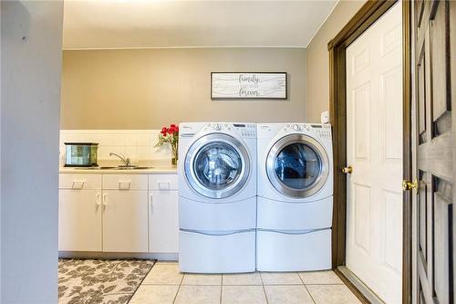 7254 Mud Street E, Grimsby, ON - Indoor Photo Showing Laundry Room