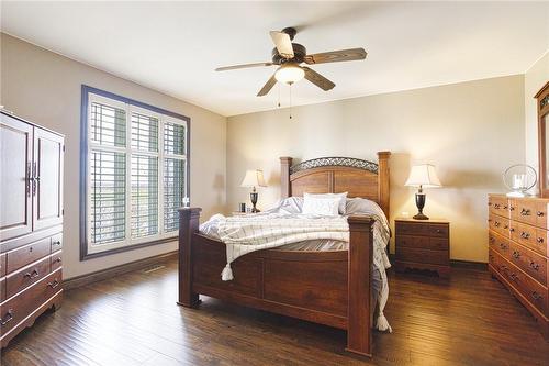 7254 Mud Street E, Grimsby, ON - Indoor Photo Showing Bedroom