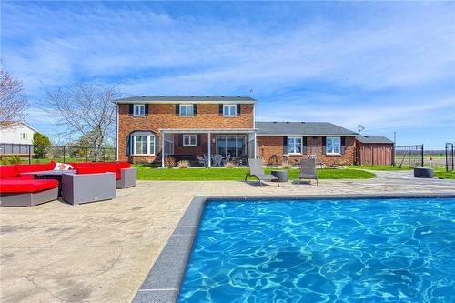 7254 Mud Street E, Grimsby, ON - Outdoor With In Ground Pool