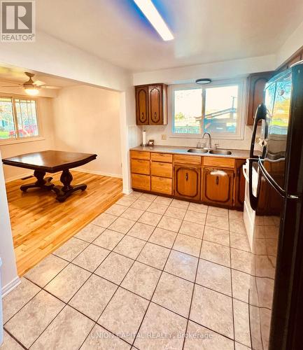 2 Shetland Crescent, St. Catharines, ON - Indoor Photo Showing Kitchen With Double Sink