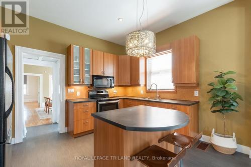 735 Waterloo Street, London, ON - Indoor Photo Showing Kitchen With Double Sink