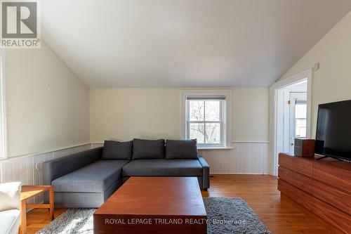 735 Waterloo Street, London, ON - Indoor Photo Showing Living Room