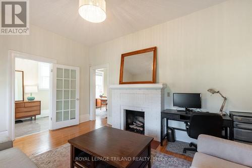 735 Waterloo St, London, ON - Indoor With Fireplace
