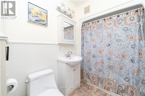 17 Rosemount Drive, Welland, ON - Indoor Photo Showing Bathroom