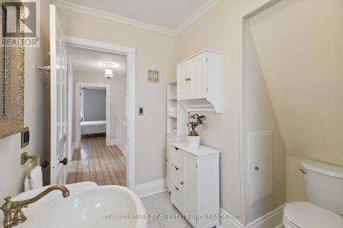 123 Cathcart Street, London, ON - Indoor Photo Showing Bathroom
