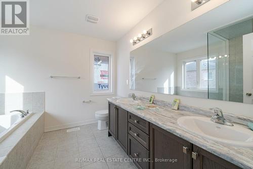 3939 Lodi Rd, Burlington, ON - Indoor Photo Showing Bathroom