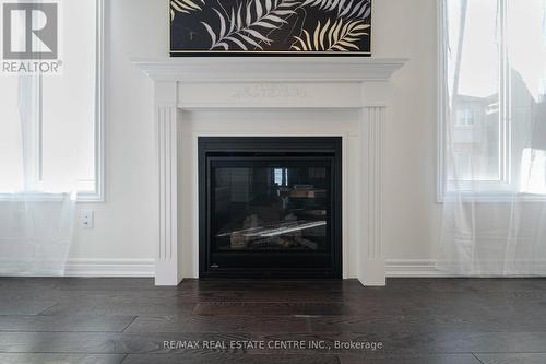 3939 Lodi Rd, Burlington, ON - Indoor Photo Showing Living Room With Fireplace