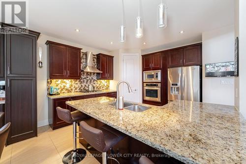 7 Legendary Circ, Brampton, ON - Indoor Photo Showing Kitchen With Double Sink With Upgraded Kitchen