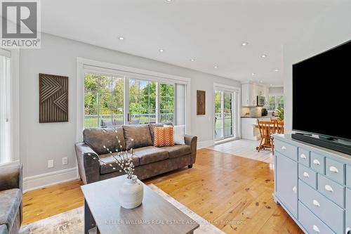 9 Morgan Drive, Halton Hills, ON - Indoor Photo Showing Living Room