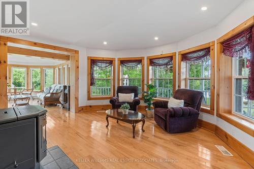 9 Morgan Drive, Halton Hills, ON - Indoor Photo Showing Living Room